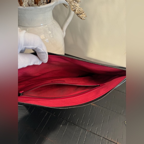 Chanel Gabrielle O Case Clutch Aged Calfskin - Picture 9 of 10